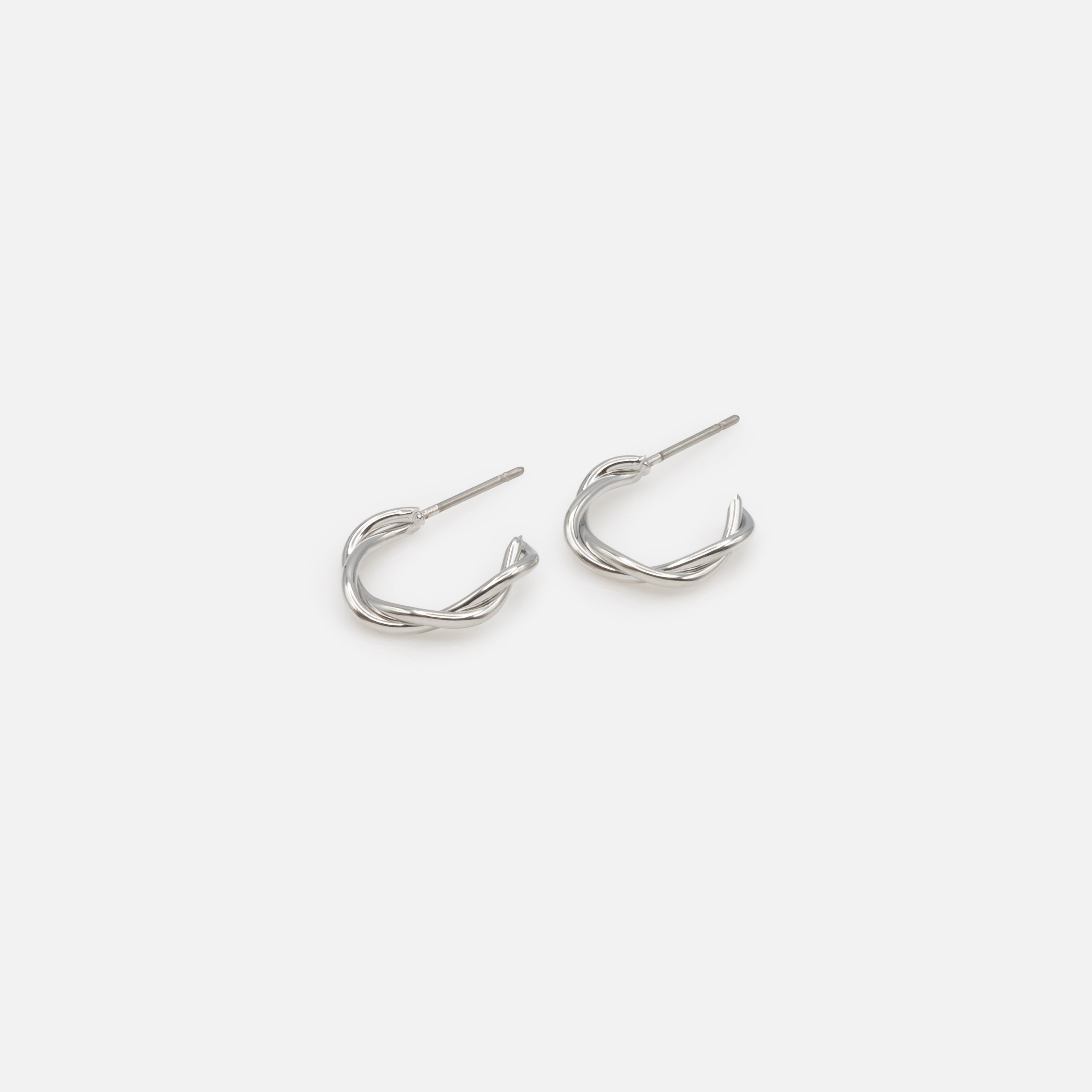 Trio de boucles d'oreilles anneaux argentés simples et torsadés