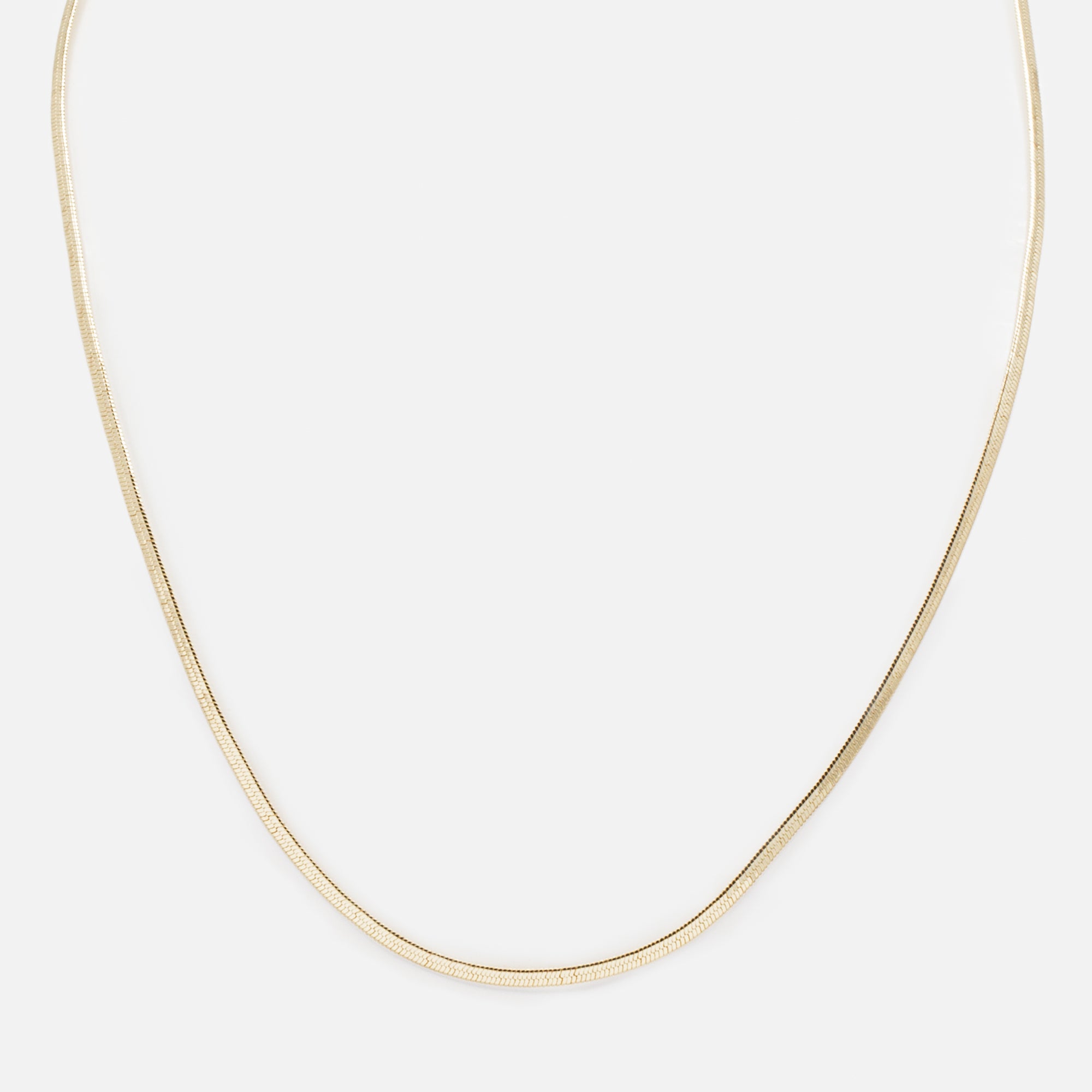 Gold chain with flat serpentine links