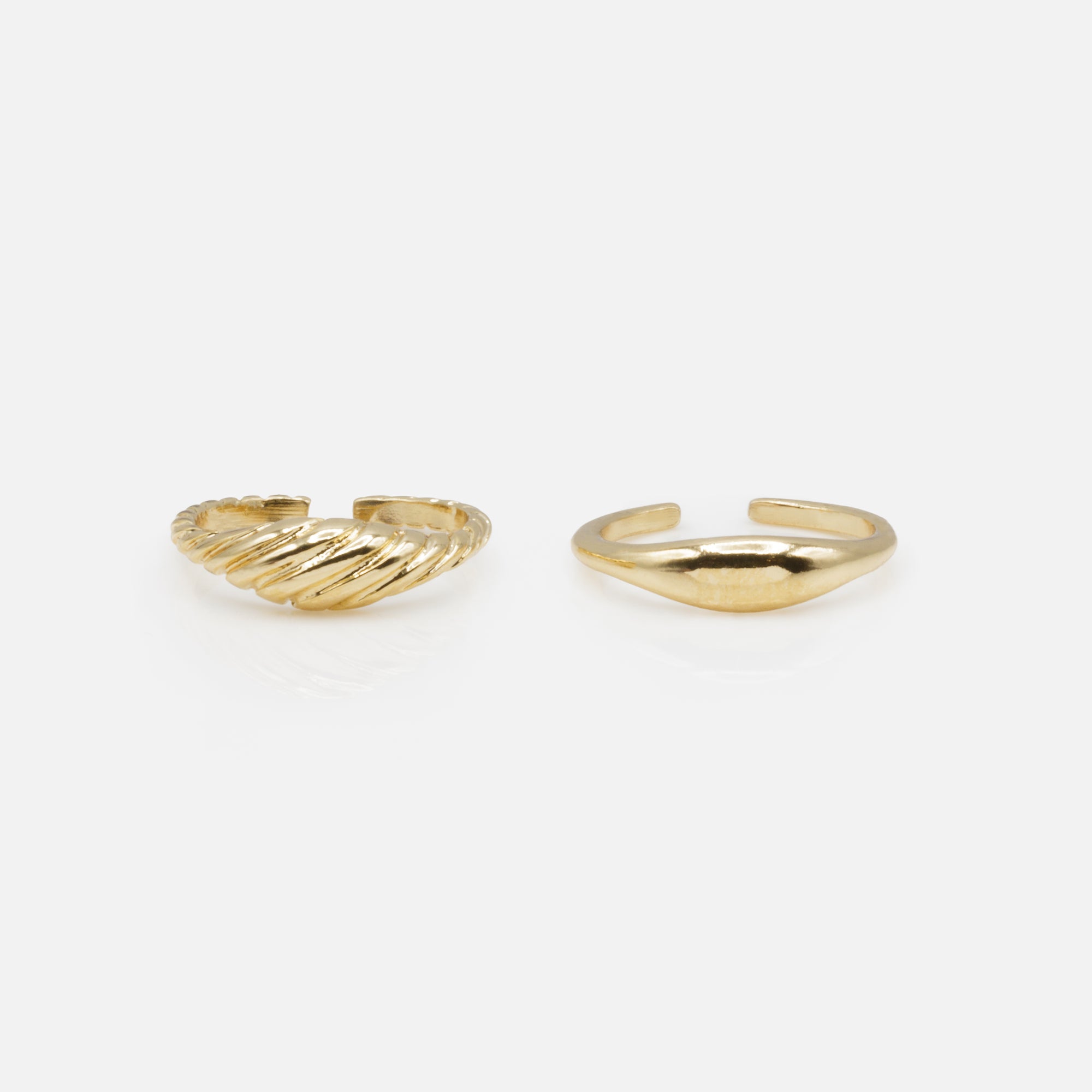 Set of two gold ribbed and plain open rings