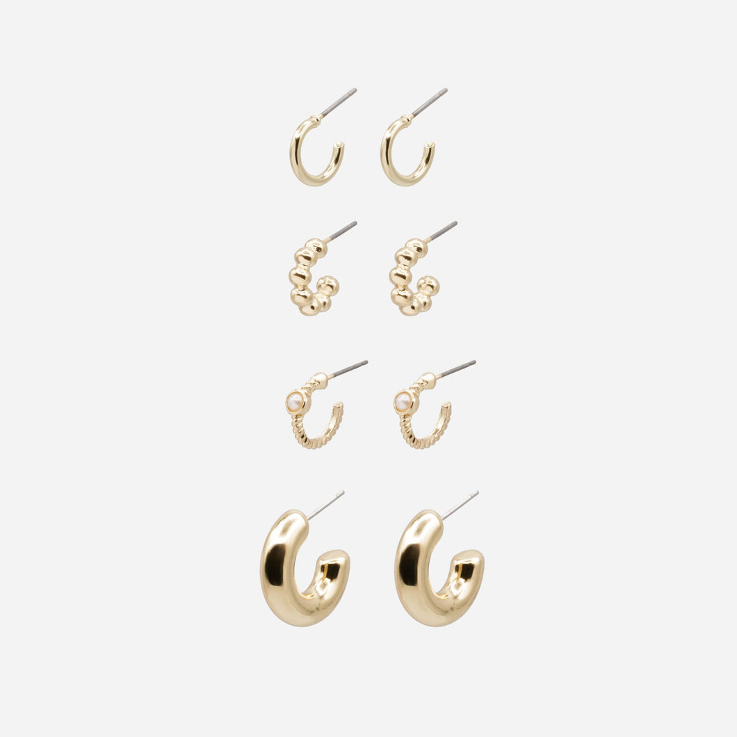 Quatuor de boucles d'oreilles anneaux dorés variés