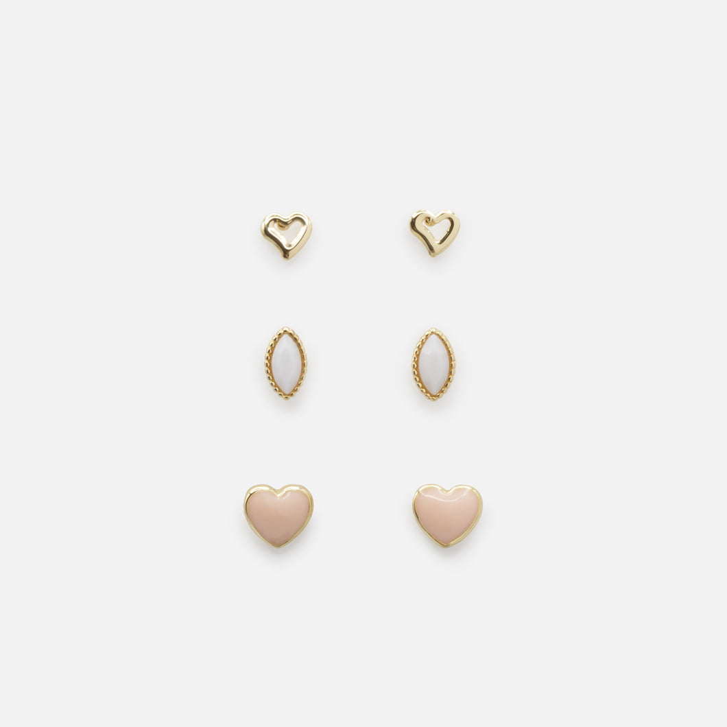 Trio de boucles d'oreilles fixes dorées coeurs et pétales