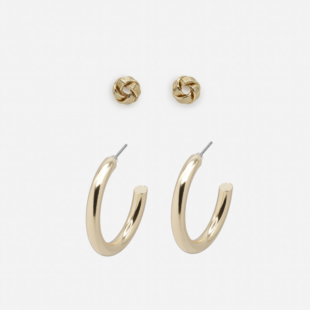 Duo of golden earrings with knots and thick rings
