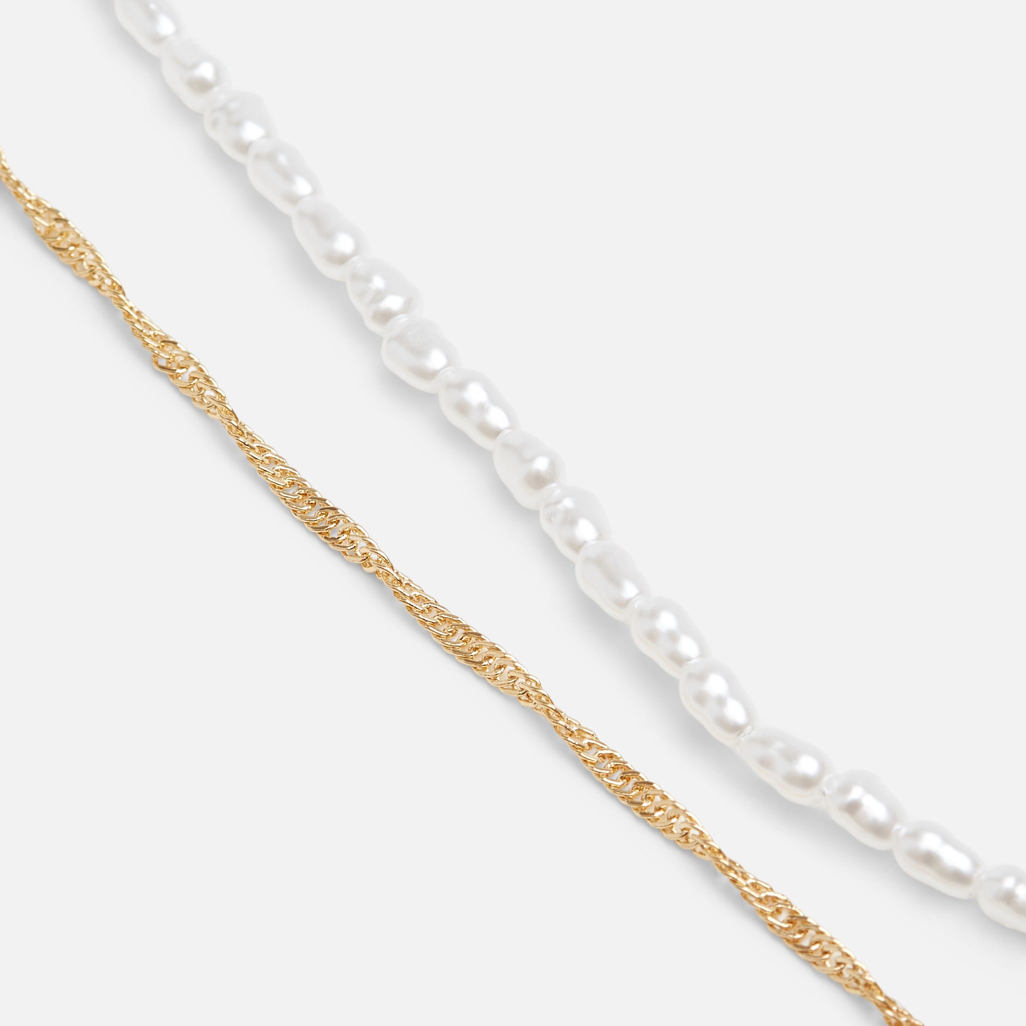 Set of 2 gold anklets and pearls