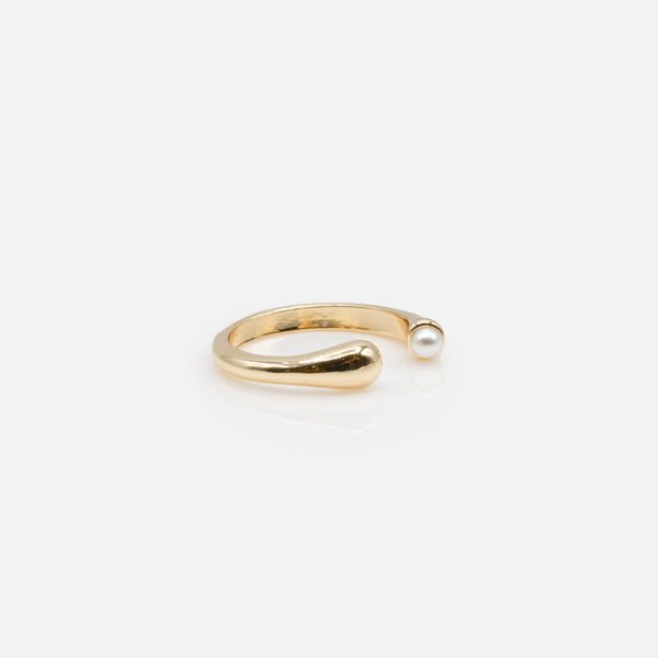 Load image into Gallery viewer, Set of three golden rings with pearls
