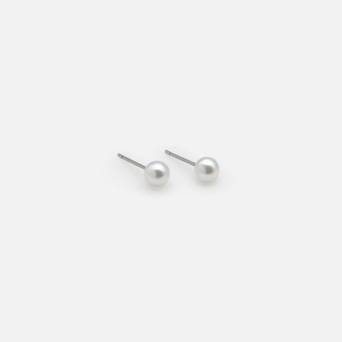Duo de boucles d'oreilles dorées perles et anneaux avec fleur nacrée