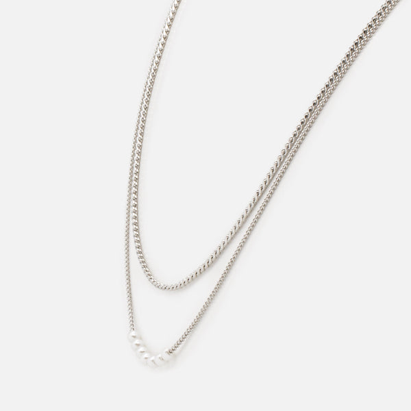 Load image into Gallery viewer, Set of two silver necklaces with &quot;s&quot; links and round synthetic pearls

