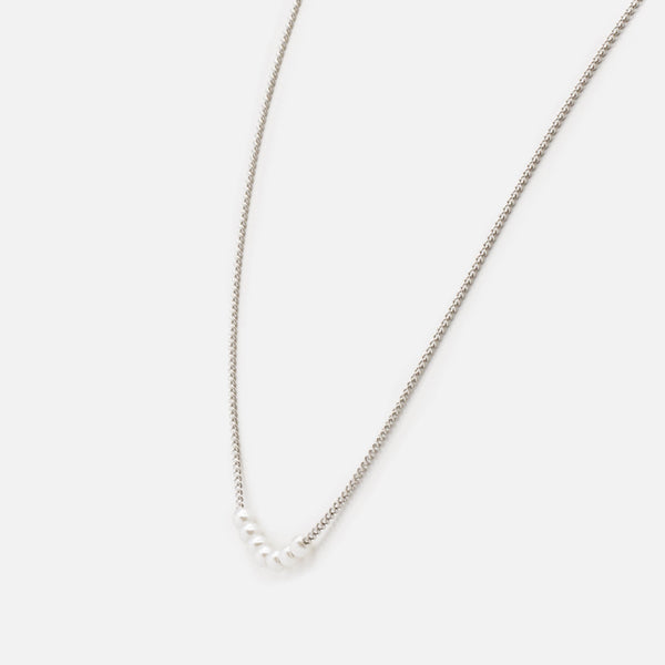 Load image into Gallery viewer, Set of two silver necklaces with &quot;s&quot; links and round synthetic pearls

