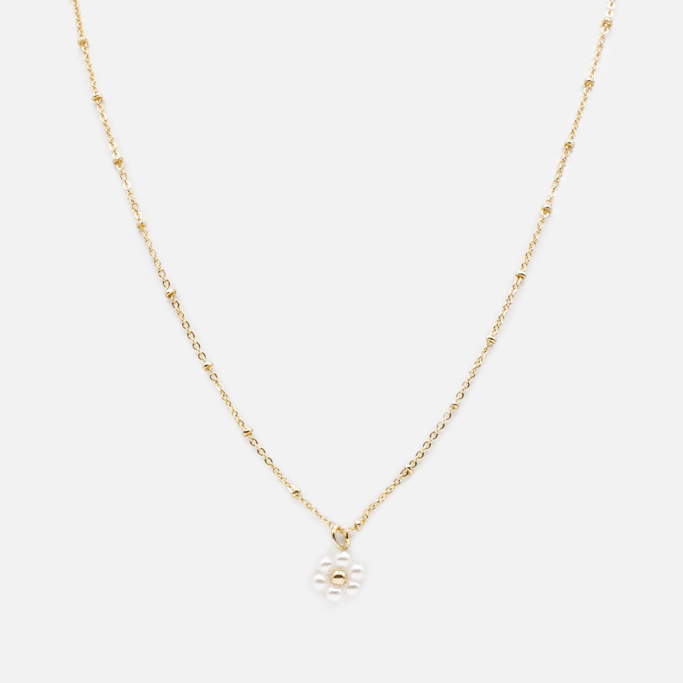Ensemble de deux colliers dorés pendentif fleur en perles