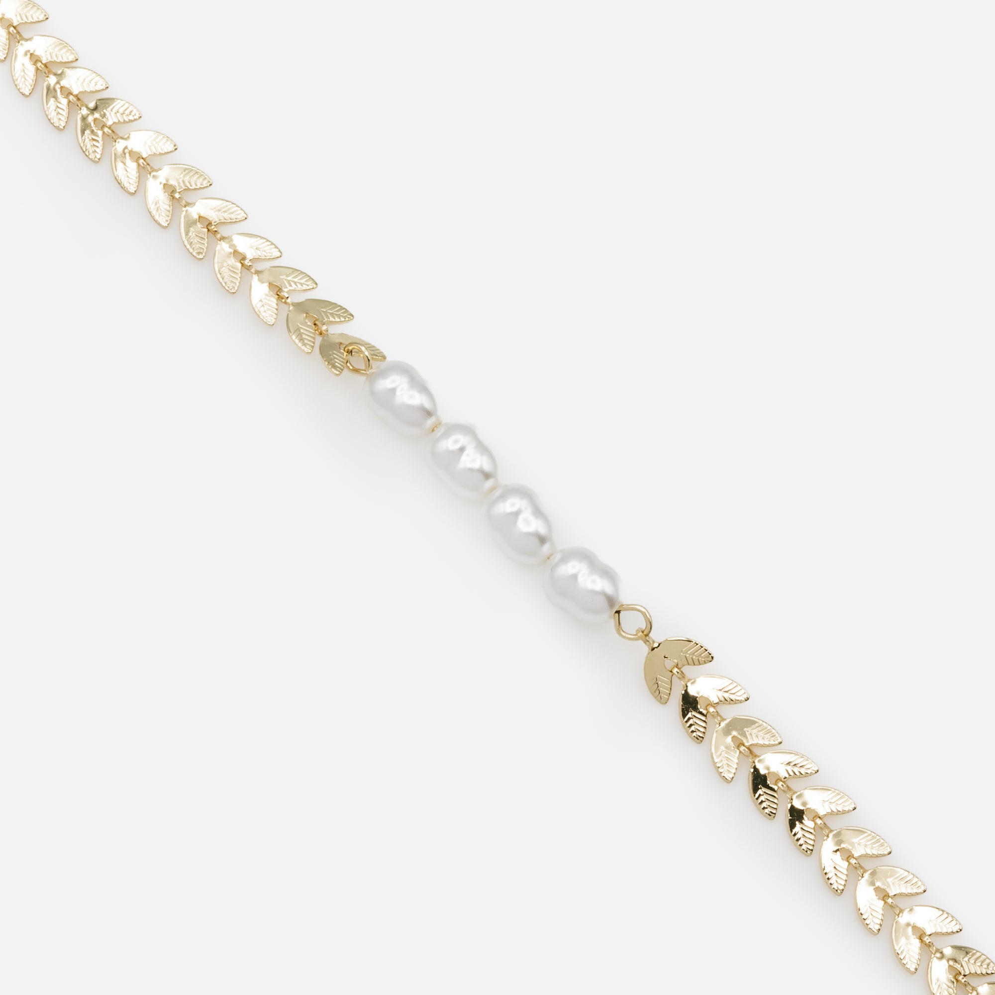 Golden quartet bracelet of pearls and links in the shape of leaves