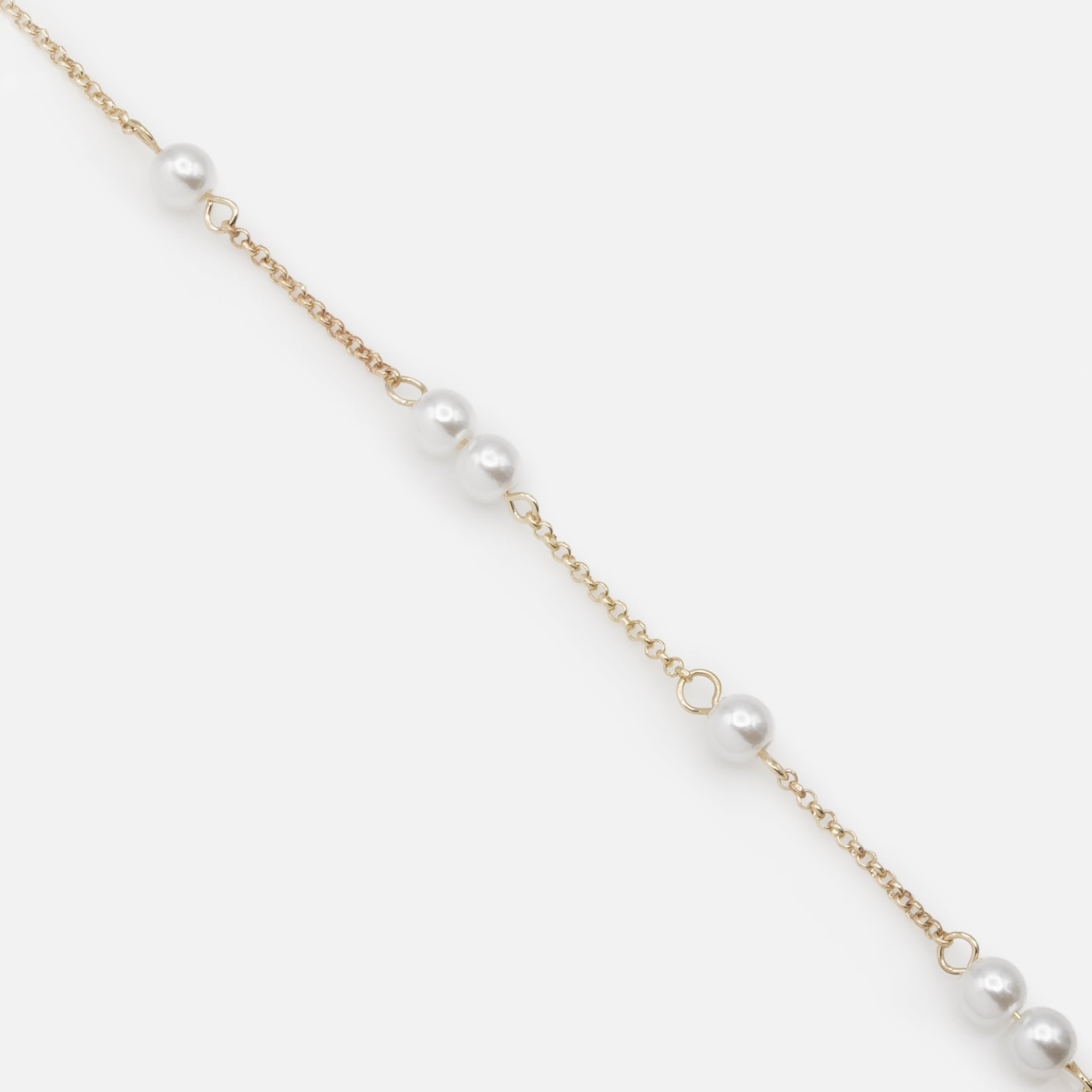 Gold chain link bracelet with solitary and duo pearls