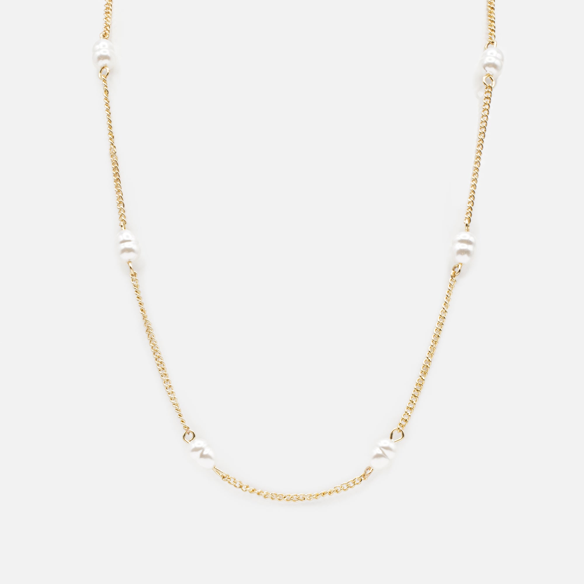 Collier doré avec ses six perles