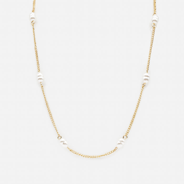 Collier doré avec ses six perles