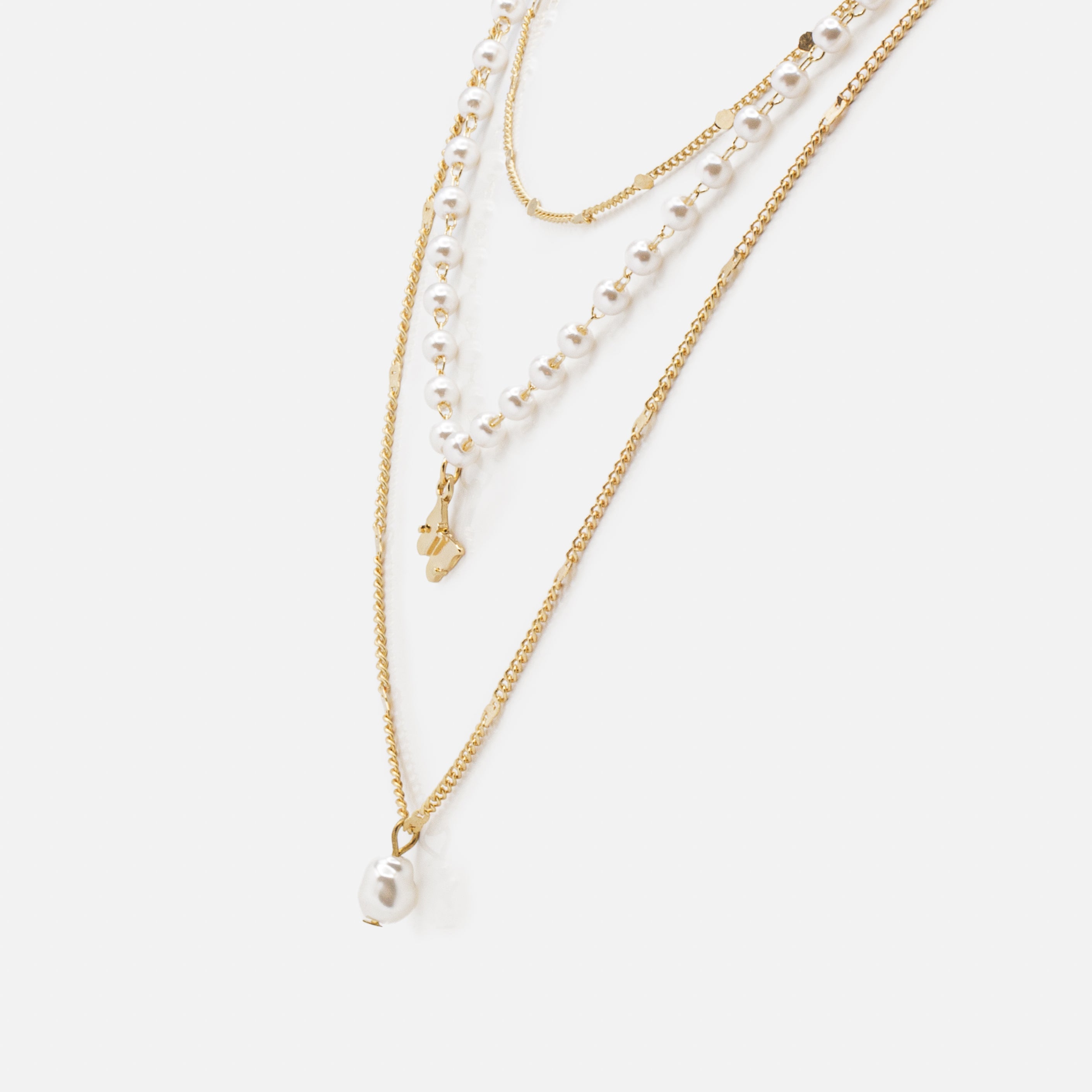 Collier doré triple chaîne breloques perle synthétique et papillon