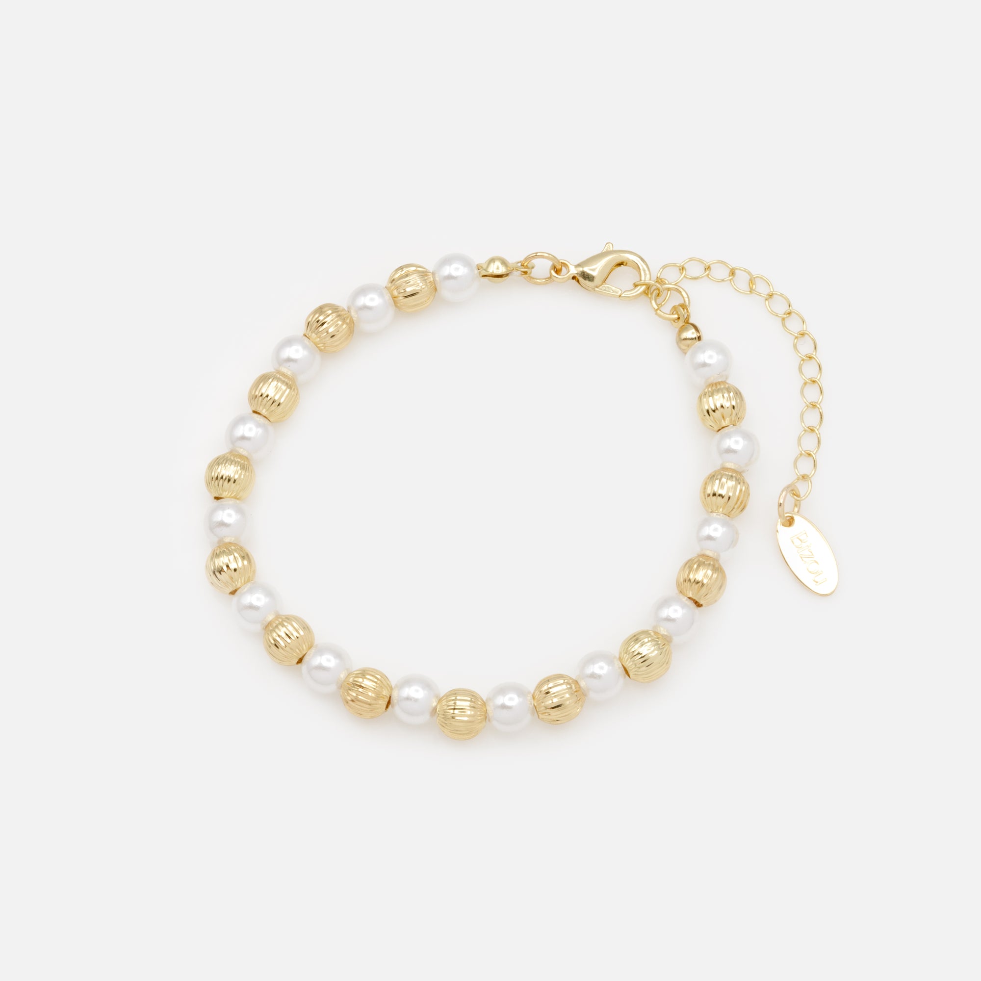 Pearl and ball bracelet with golden grooves