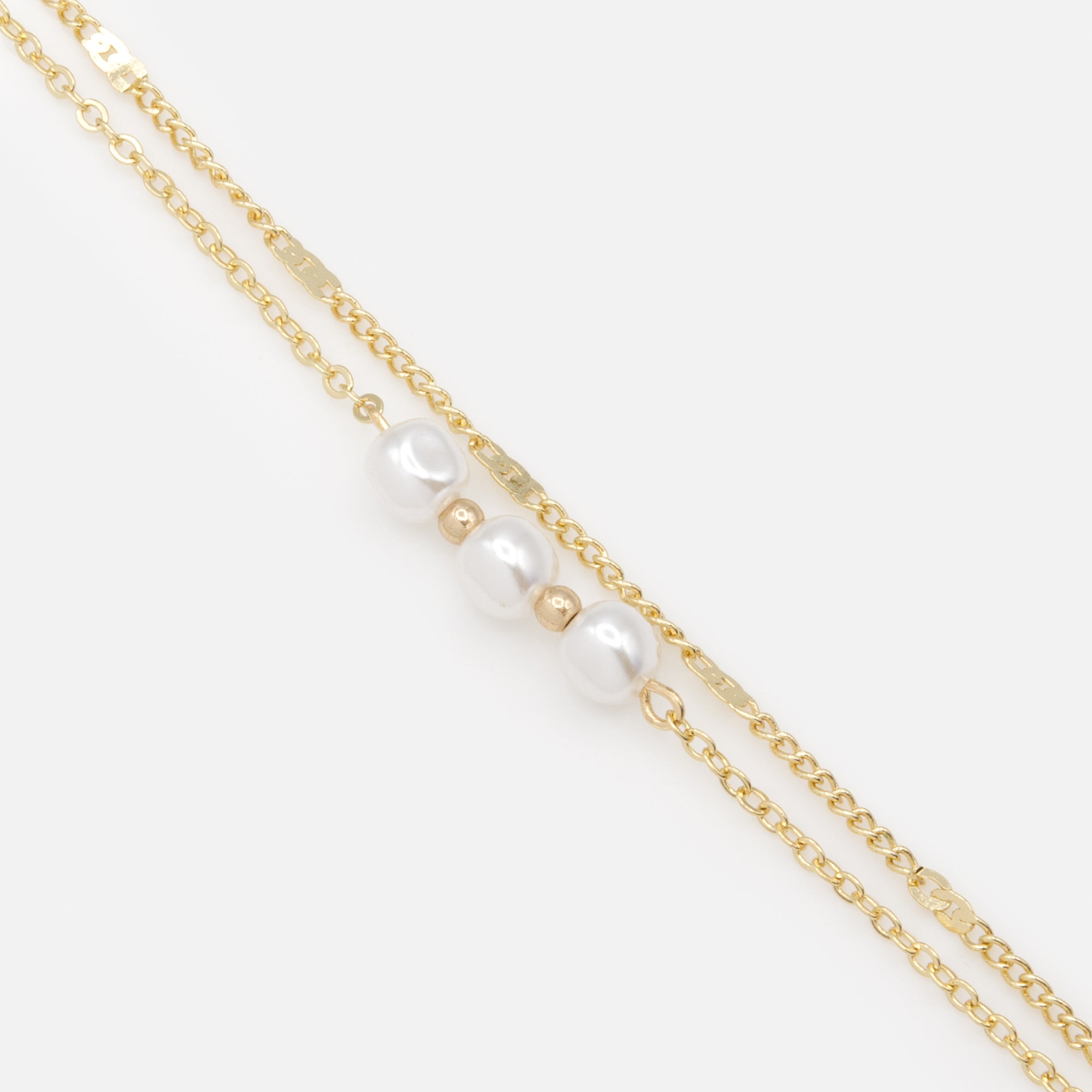Golden double chain bracelet with pearls and flat inserts