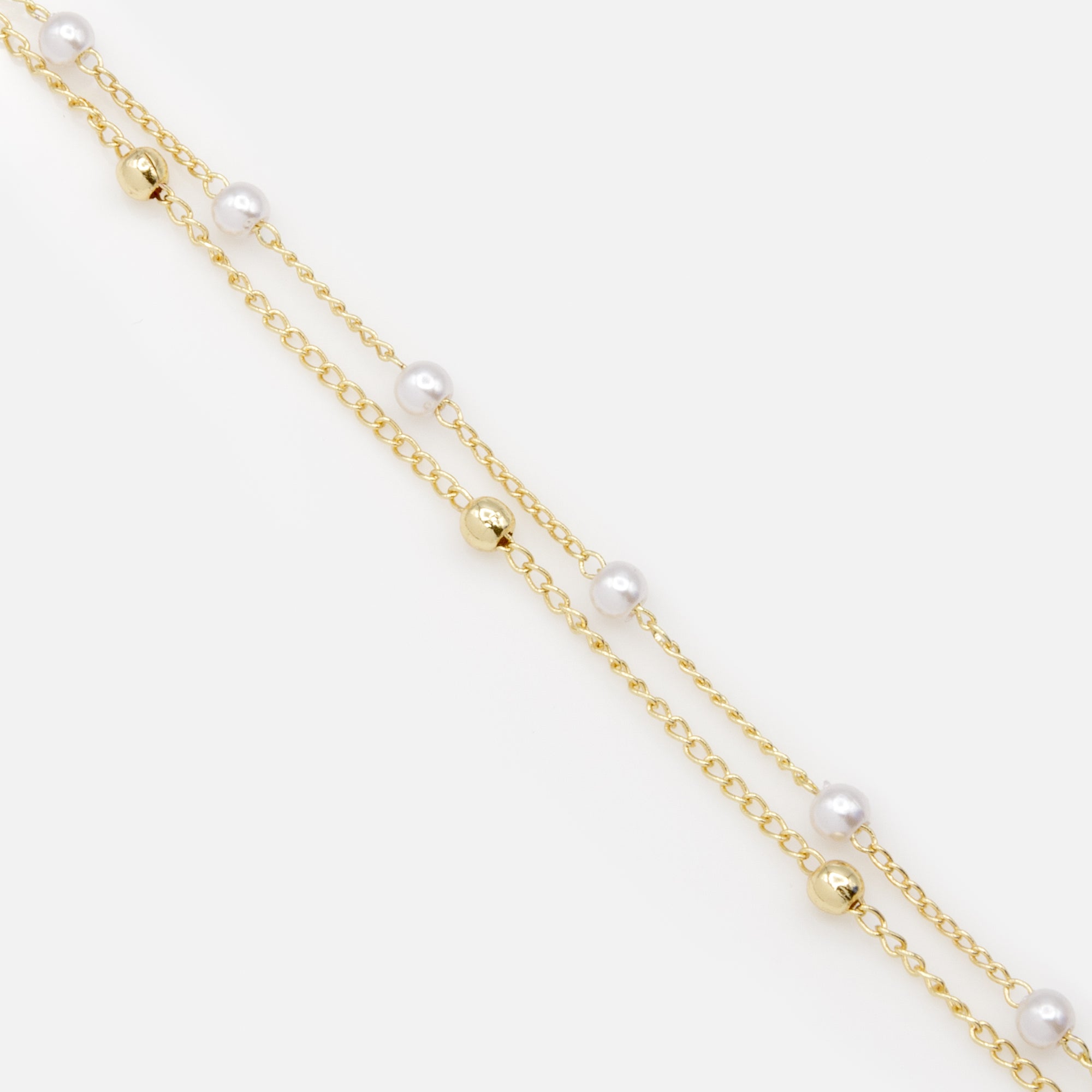 Bracelet doré à double chaîne avec perles et billes délicates dorées