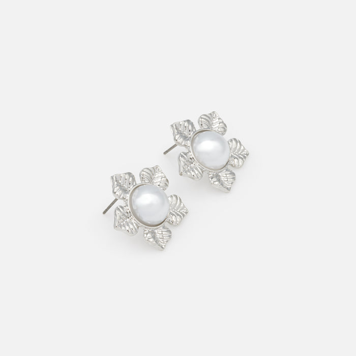Boucles d'oreilles perles et pétales argentés