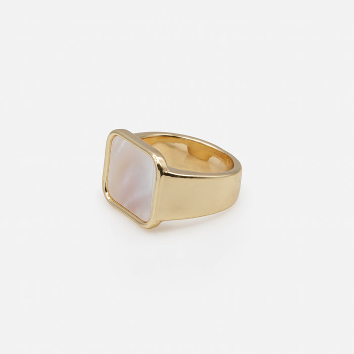 Bague dorée avec large rectangle nacré