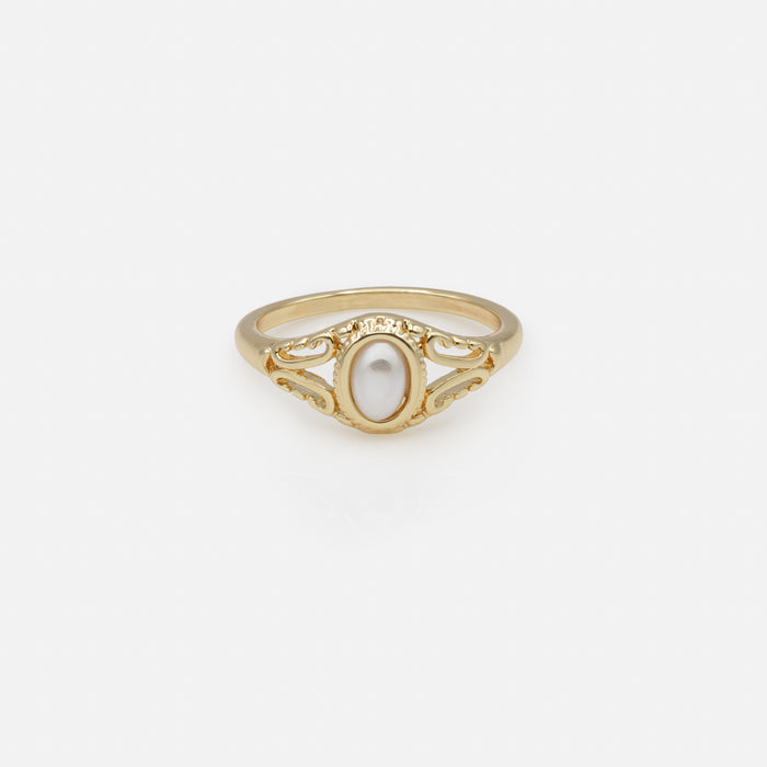 Bague dorée perle ovale d'autrefois