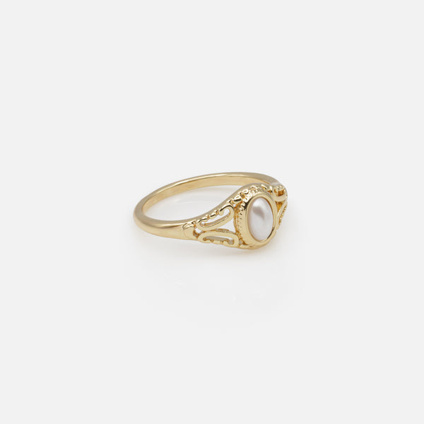 Load image into Gallery viewer, Golden oval pearl ring from yesteryear
