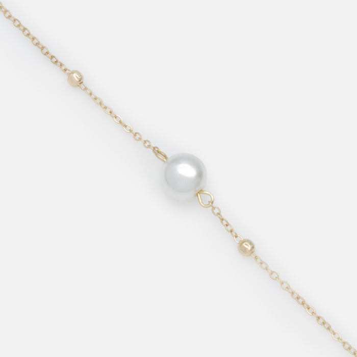 Bracelet doré avec fines billes et perle solitaire