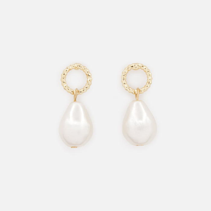 Boucles d'oreilles cercles dorés texturés avec breloque perle en poire