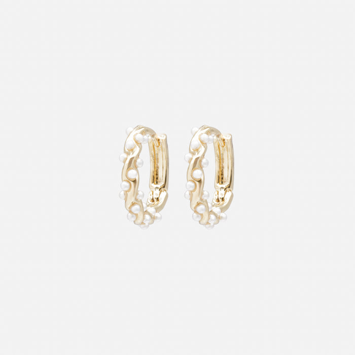 Boucles d'oreilles huggies dorées torsade de perles