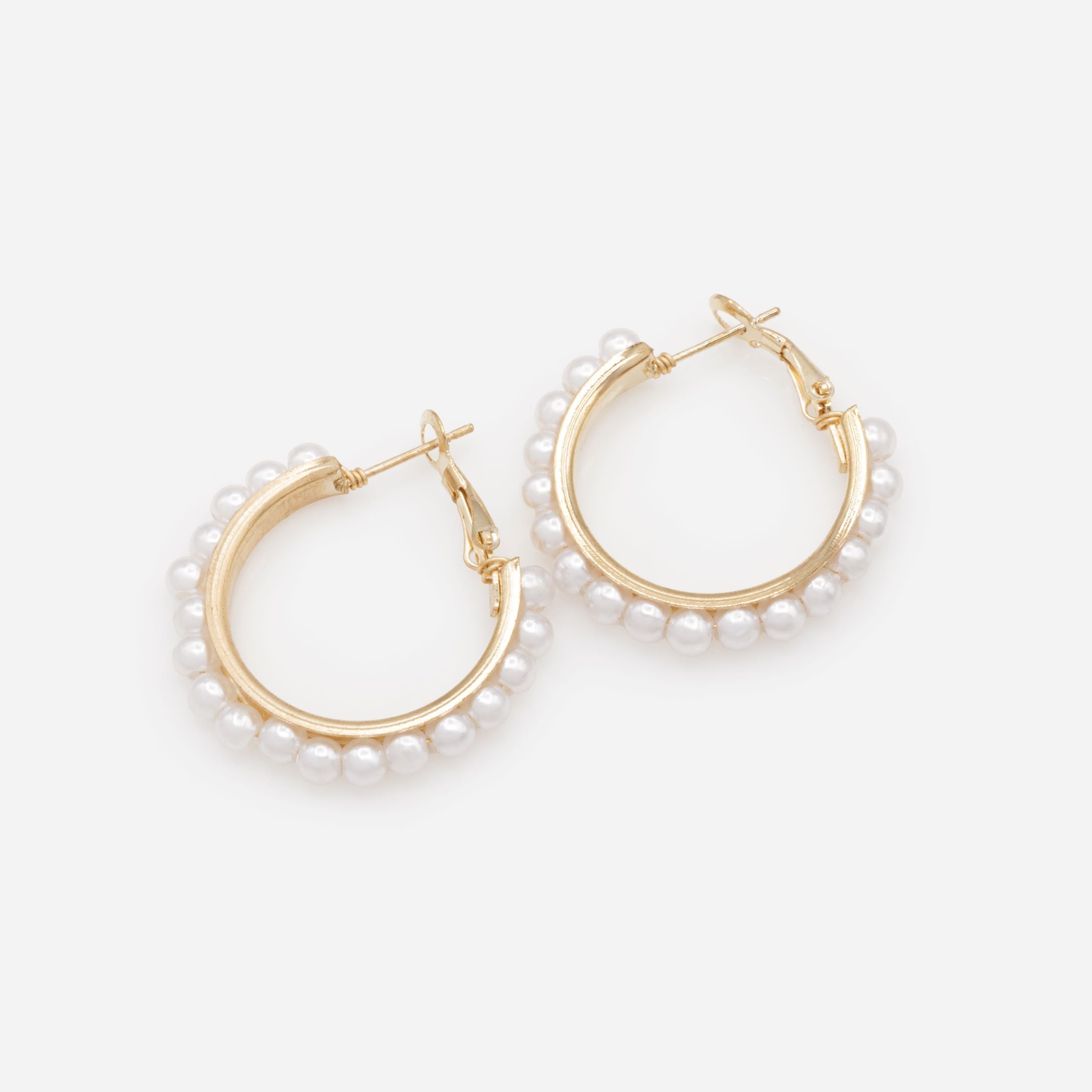 Boucles d'oreilles chemin de perles sur anneau doré