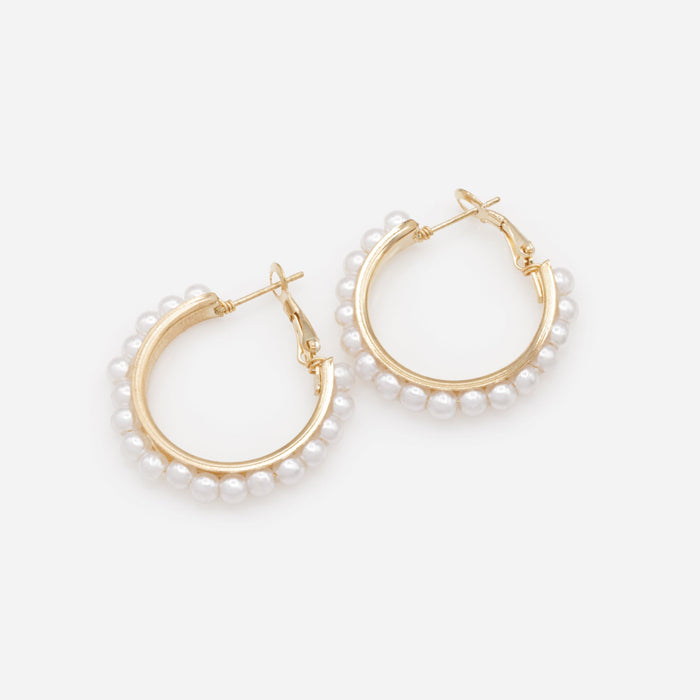 Boucles d'oreilles chemin de perles sur anneau doré