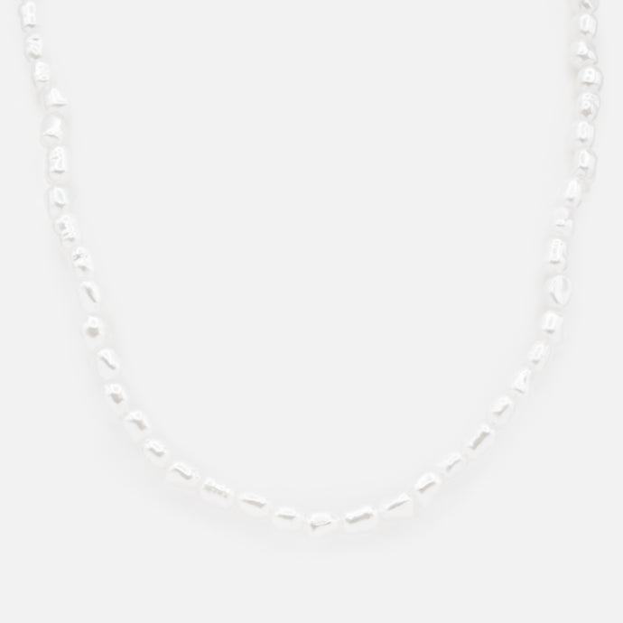 Necklace of small pearls