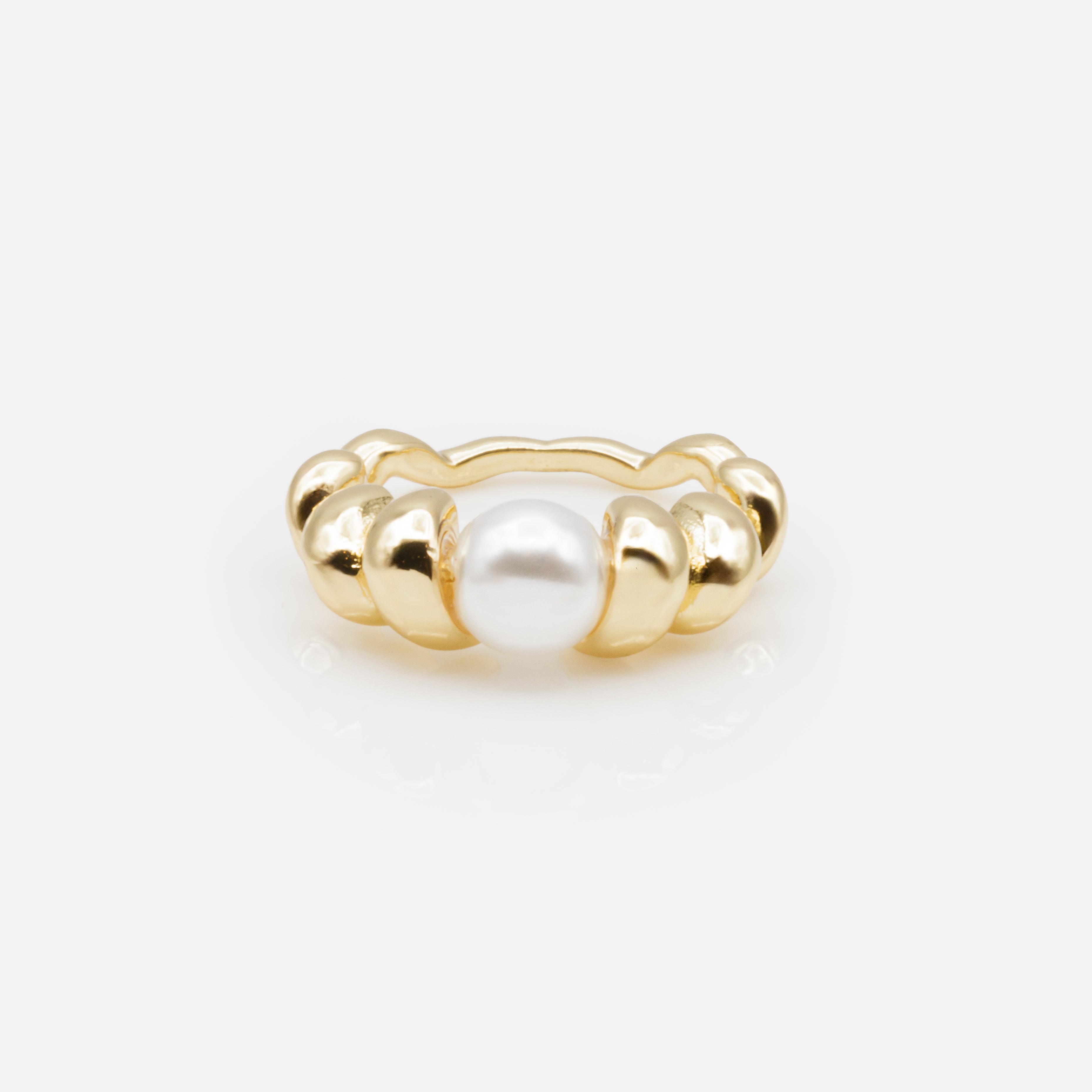 Bague dorée torsadée avec perle centrale