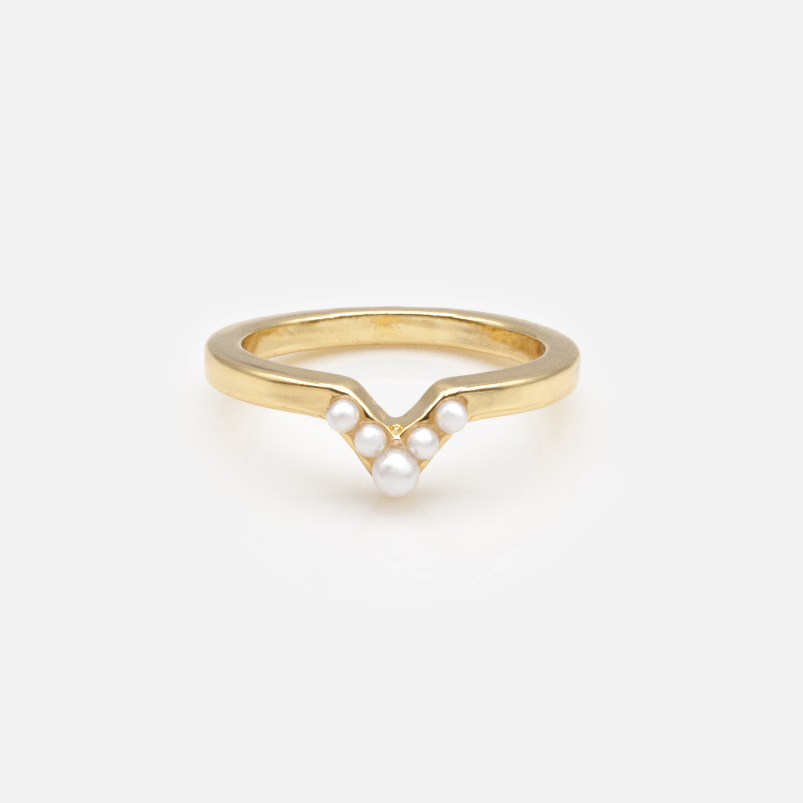 Bague dorée avec petites perles en "V"