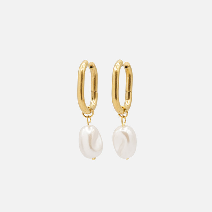 Oval gold hoop earrings with synthetic pearl