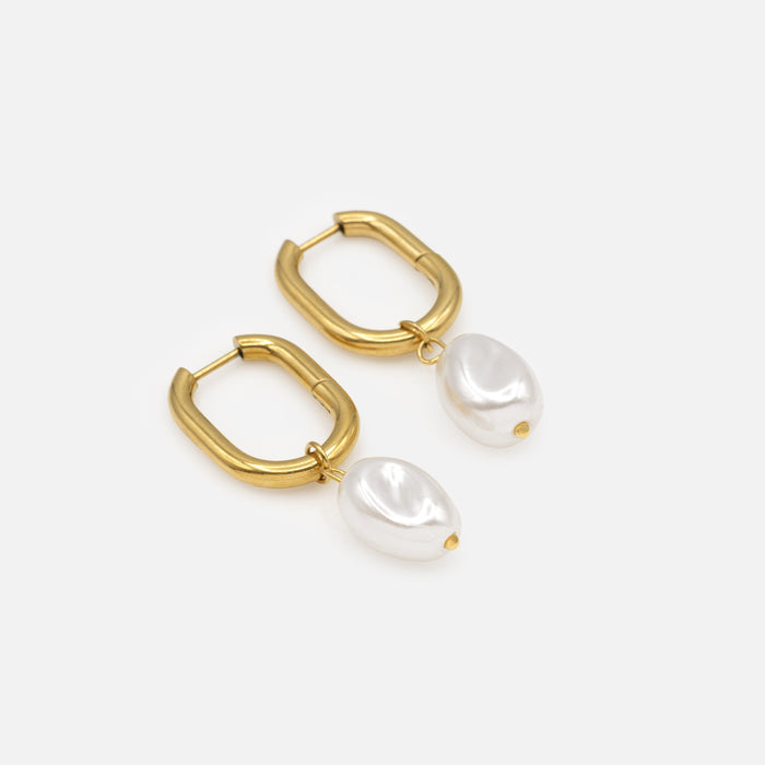 Oval gold hoop earrings with synthetic pearl