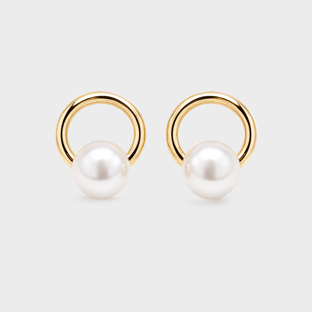 Gold-plated half-pearl earrings on a ring