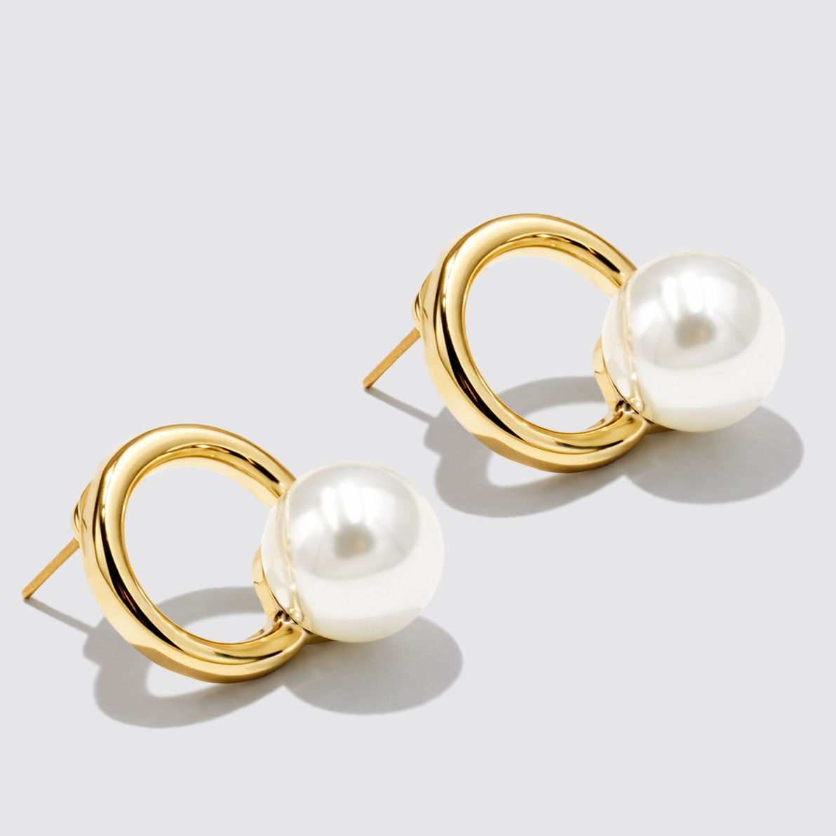 Boucles d'oreilles anneaux doré avec perle