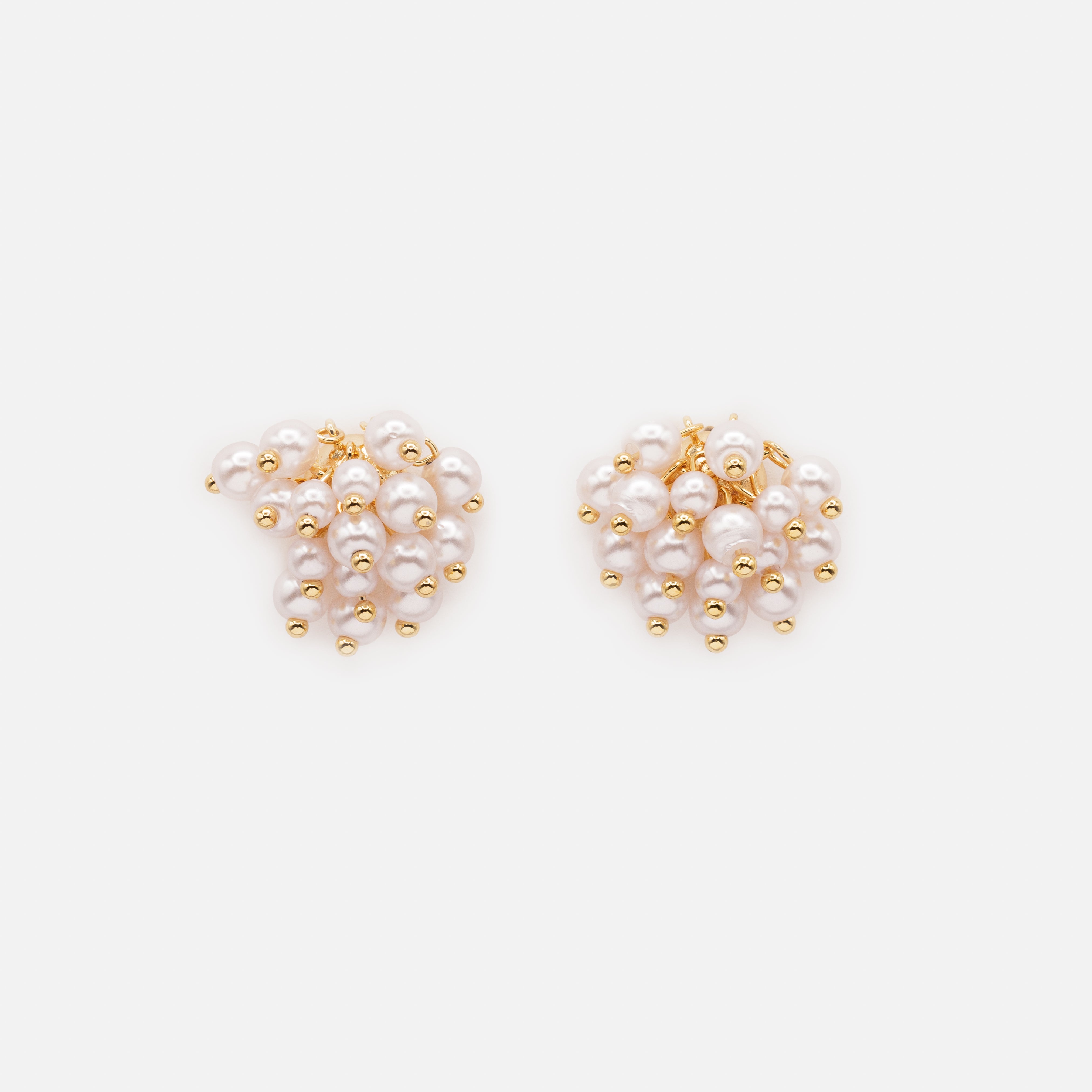 Golden earrings with bouquets of synthetic pearls