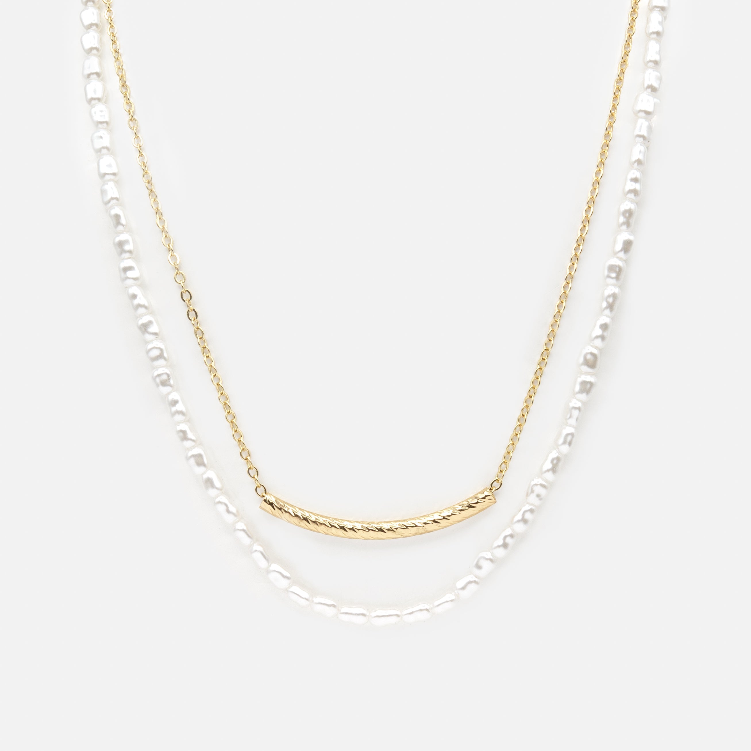 Two-row necklace with synthetic pearls and gold chain