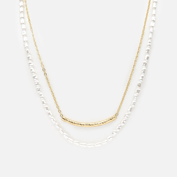 Collier deux rangs perles synthétiques et chaîne dorée