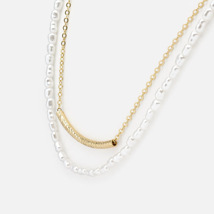 Two-row necklace with synthetic pearls and gold chain