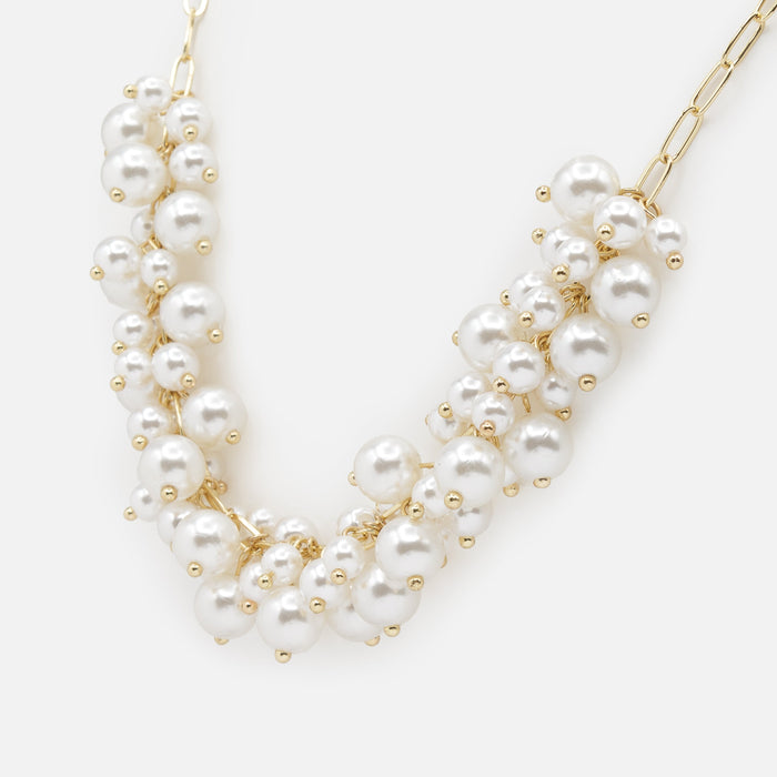 Gold necklace with bouquets of synthetic pearls