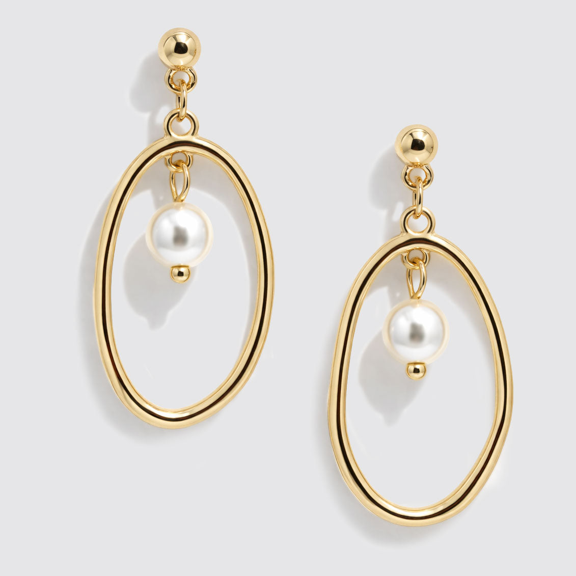 Boucles d'oreilles clous ovales doré avec perle pendante