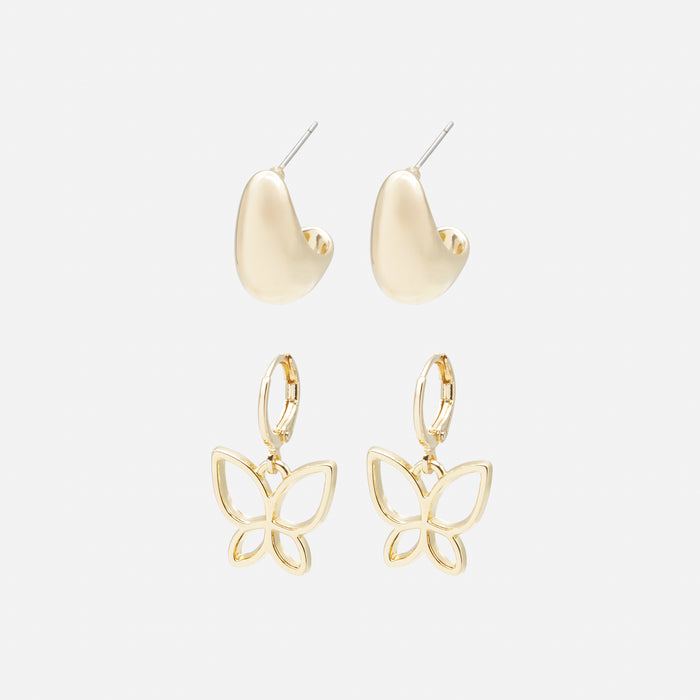 Duo de boucles d'oreilles dorées avec breloque papillon
