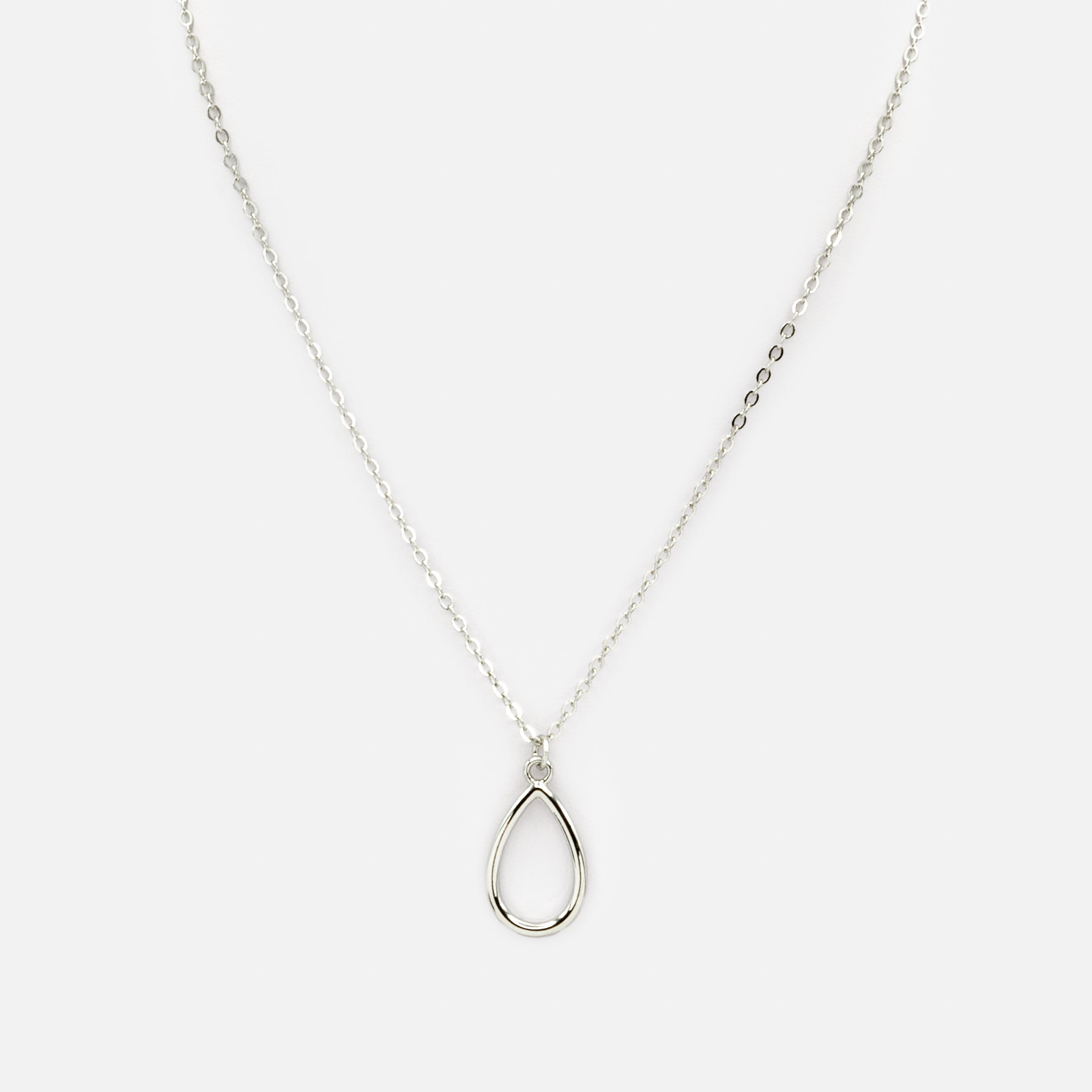 Collier argenté avec breloque goutte de pluie