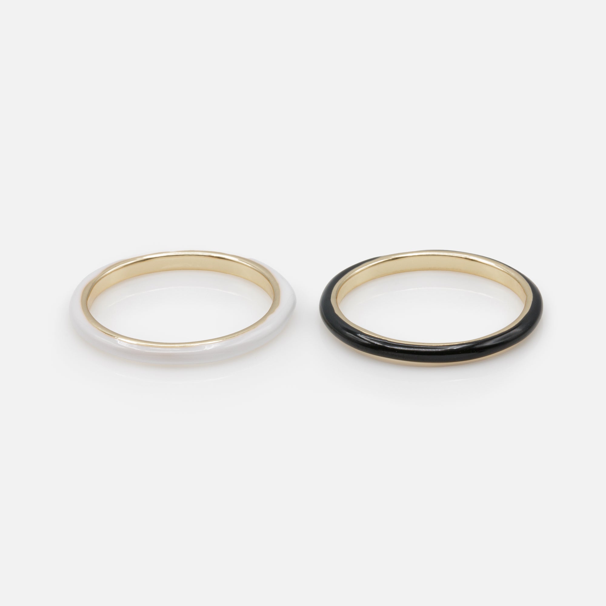 Duo of black and white gold rings