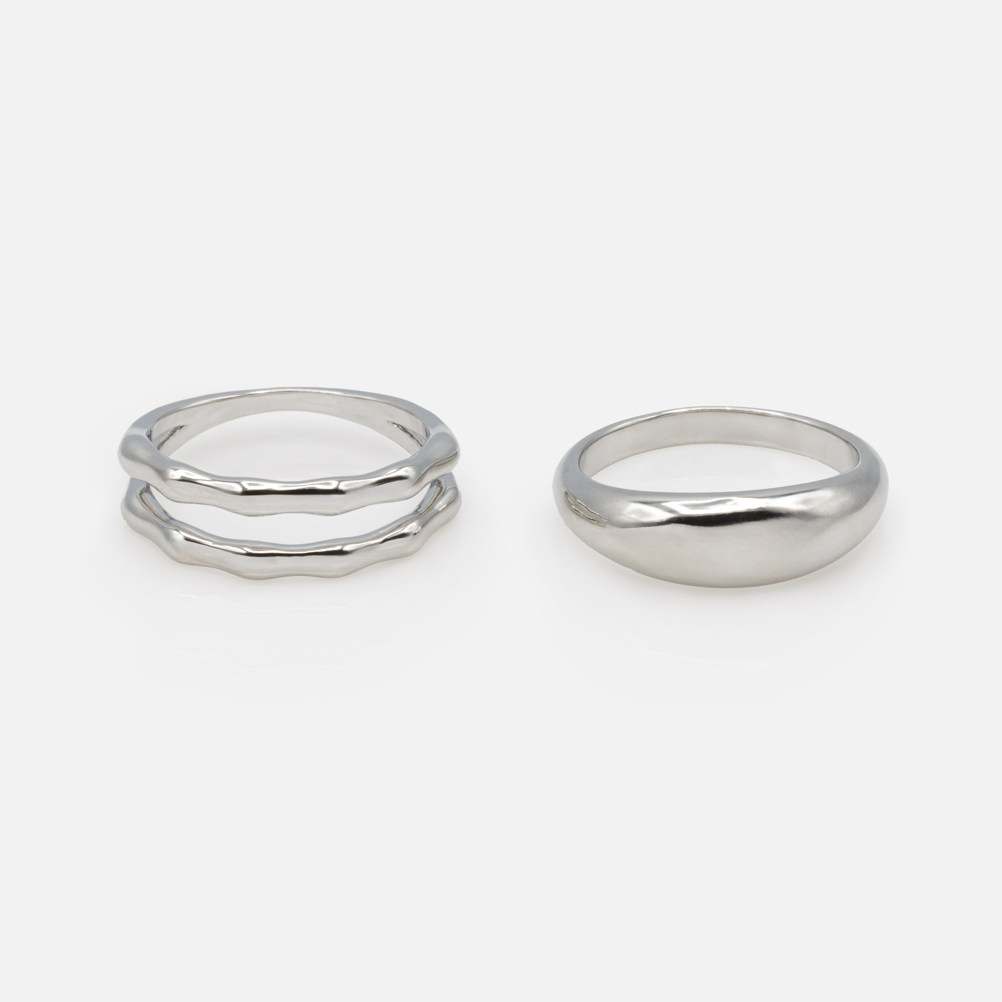 Duo of silver rings: double embossed ring and single ring