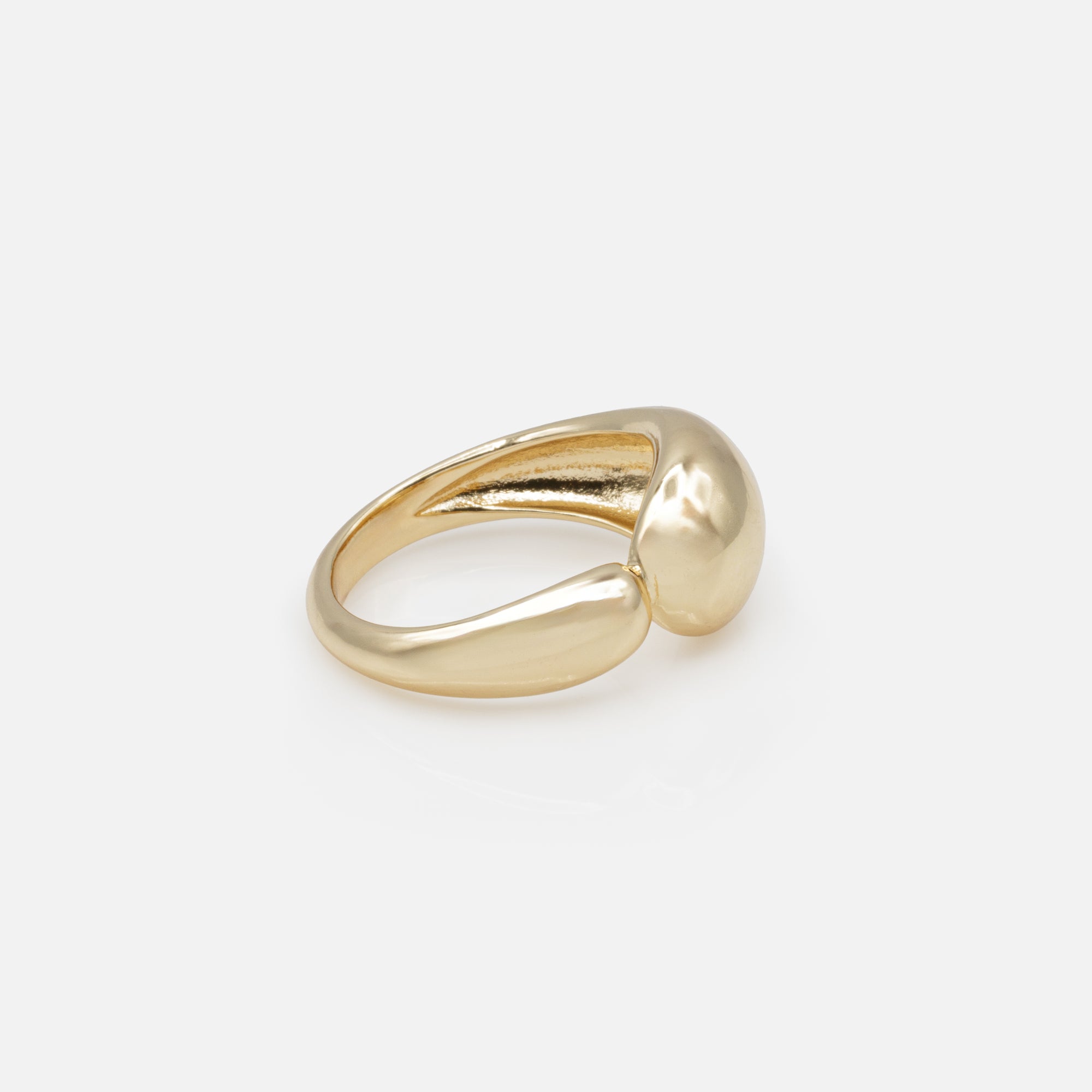 Duo of golden heart rings