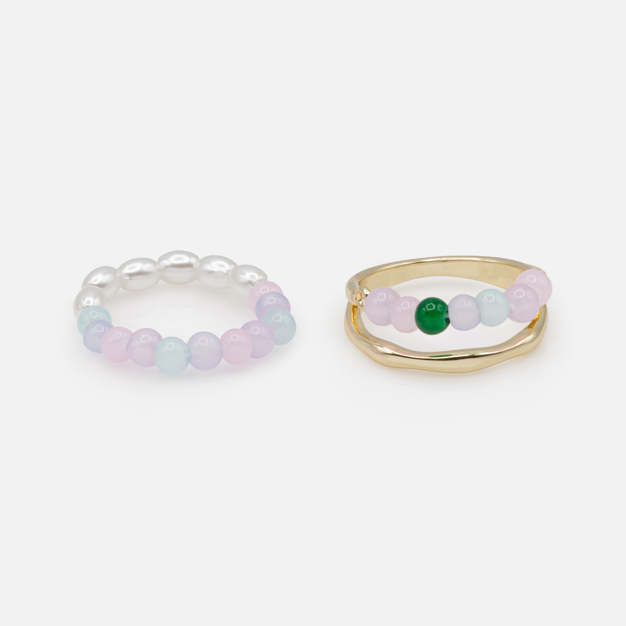 Duo of golden and expandable rings with colored beads