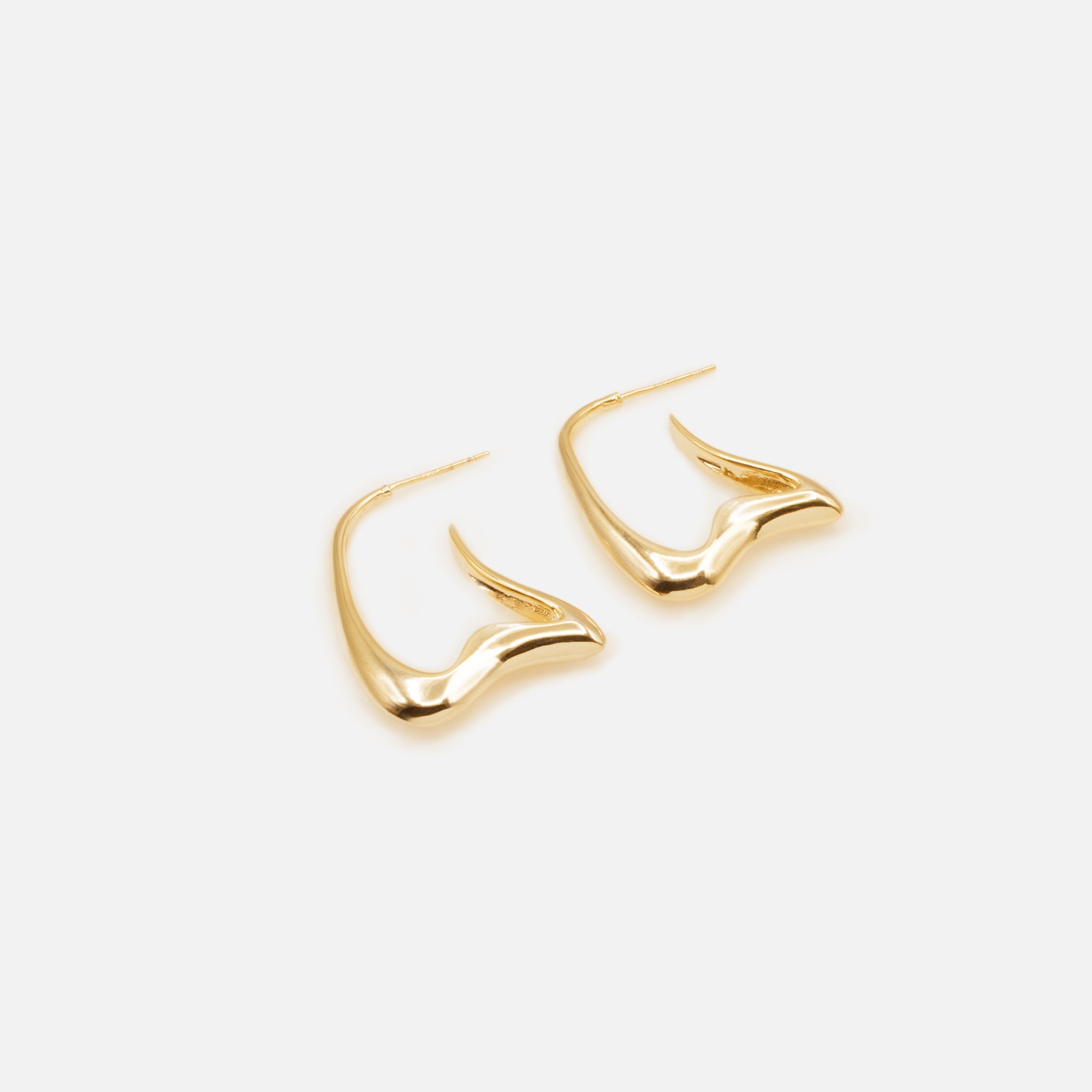 Boucles d'oreilles anneaux dorés effet vague