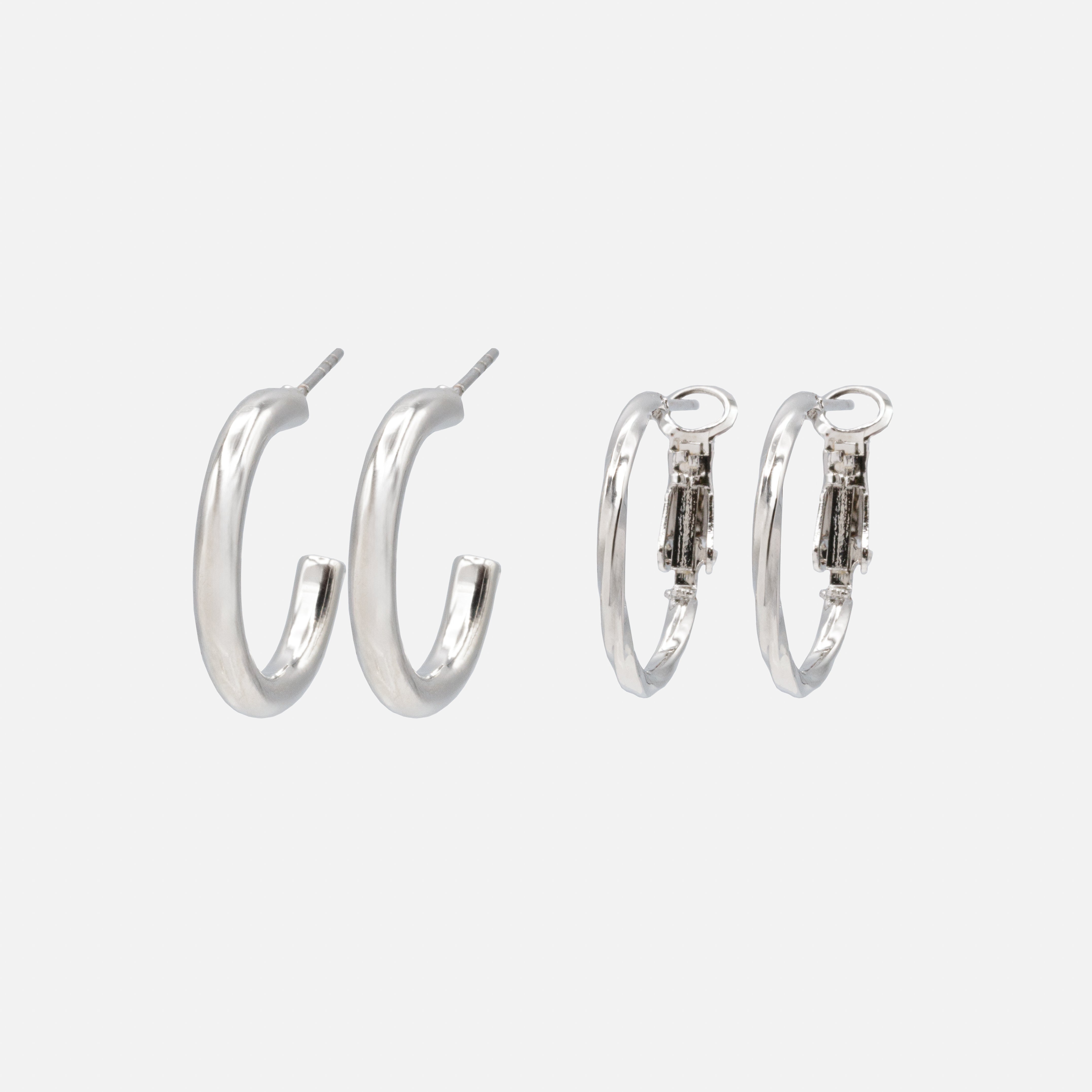 Duo de boucles d’oreilles anneaux argentés unis et tordus
